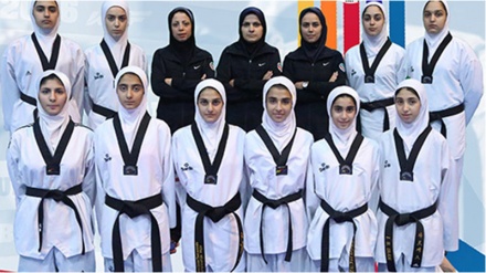 Taekwondoka adolescente iraniana ocupa o terceiro lugar na WTF World Champion 