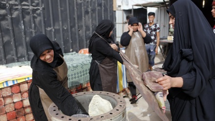 El pueblo iraquí, con  sinceridad y amor, sirven a los  peregrinos de Arbaín I