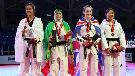 写真：世界ジュニアテコンドー選手権、イラン女子チームが優勝