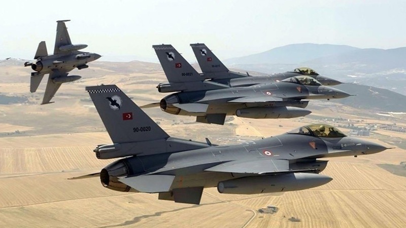 کشته و زخمی شدن 17 غیر نظامی در حملات هوایی ترکیه به شمال شرق «الباب» سوریه