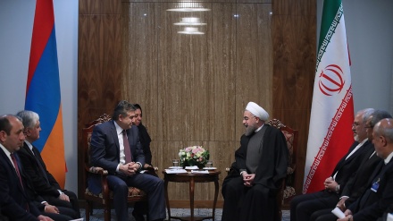 Presidente do Irã se reúne com seu homólogo armênio