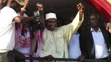 Rais Barrow arejea Gambia, ataka kikosi cha kieneo kibakie nchini miezi 6