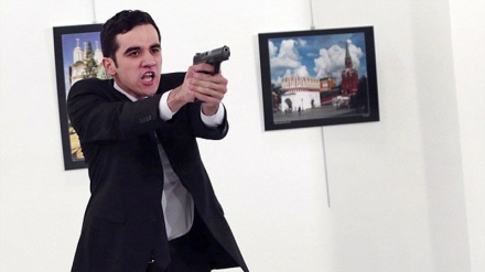 রুশ রাষ্ট্রদূতকে হত্যা করেছে তুর্কি পুলিশের কর্মকর্তা