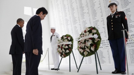 安倍首相、真珠湾攻撃の犠牲者を慰霊