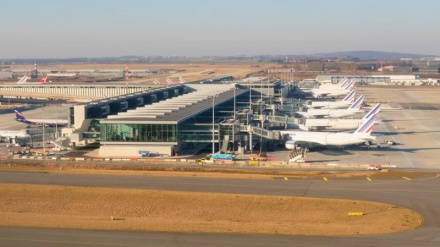 Франция аэропортлари қайта эвакуация қилинди 