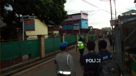 Indonesia: polizia sventa attentato: arrestata donna-kamikaze