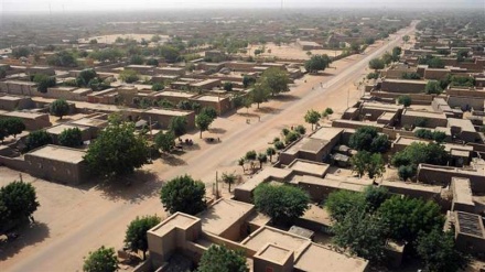 France, Mali begin search for abducted French aid worker