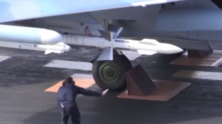 Россиянинг қирувчи самалёти Кузнецов русумли ҳарбий кема устидан бундай тарзда денгизга тушиб кетди. 