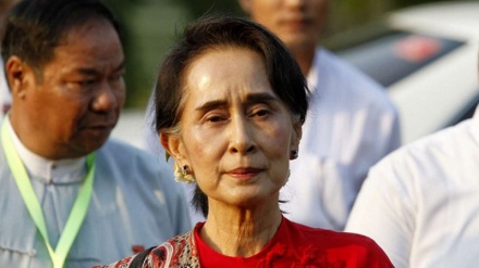 Strage i Rohingya: scontro fra Nobel: Malala critica Suu Kyi 