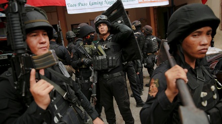 ফিলিপাইনকে এবারে অস্ত্র এবং অর্থ যোগাবে চীন