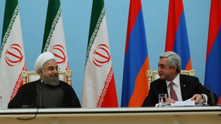 Iran-Armenia: siglati cinque protocolli d'intesa