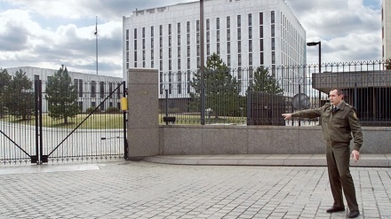 Америка высылает российских дипломатов