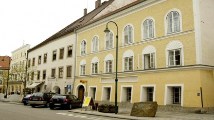 Austria; 810 mila euro per acquistare la casa di Hitler 