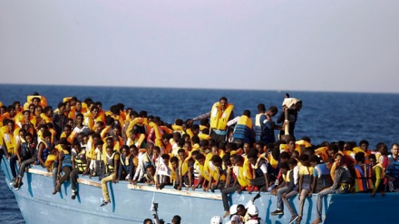 Italia: nave con 854 profughi e sei cadaveri
