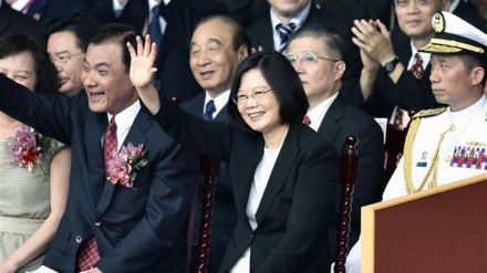 China calls on US to ban transit by Taiwan president