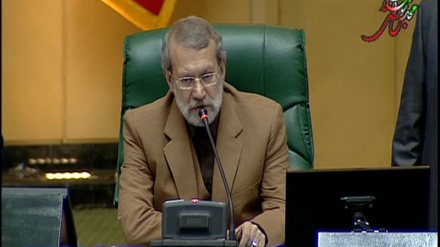 Laricani: Amerika'nın İran aleyhindeki yaptırımları uzatması anlamsız