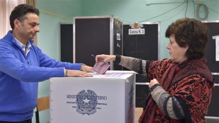 Italians voting in crucial constitutional referendum