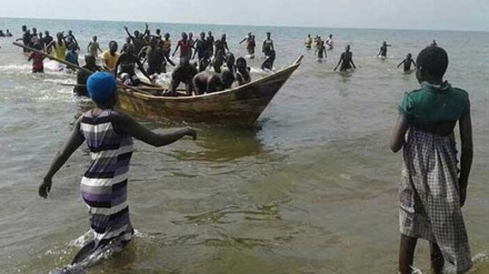 Watu saba waghariki Ziwa Albert wakikimbia mapigano DRC