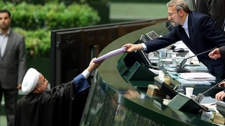 イラン政府による来年度予算の国会提出