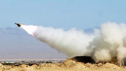 イラン南部で、国軍と革命防衛隊の合同軍事演習がスタート（動画）