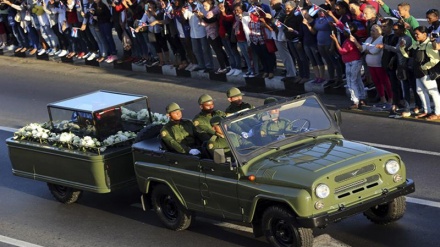 Cubanos guardan silencio durante caravana de tributo a Fidel