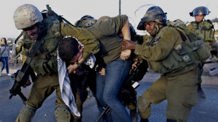 イスラエルの軍事司令官の指示で、パレスチナ人殺害