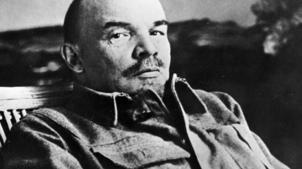 Финландияда Ленин ҳайкали қулатилди (видео)