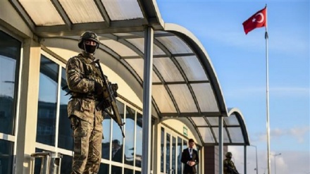 Dezenas de suspeitos do golpe de Turquia em julgamento em Istambul 