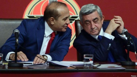 Выход бывшего премьер-министра из правящей партии Армении