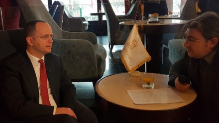 Ministri Bushati lobon për Kosovën në Iran