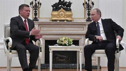 Putin meets Jordan king, says no military solution to Syria crisis