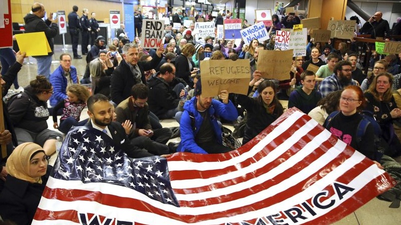 درگیری پلیس آمریکا با معترضان در فرودگاه سیاتل