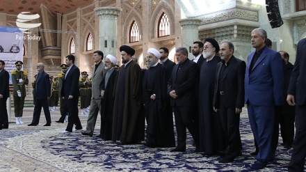 Rohani visita mausoleo de Imam Jomeini