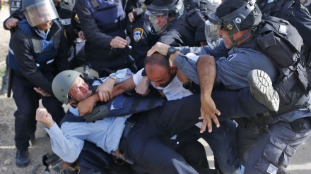 Lagi, Belasan Warga Palestina Ditangkap