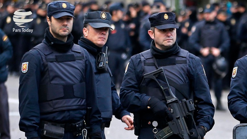 Policías españoles se manifiestan y piden una equiparación salarial ante el Congreso de España