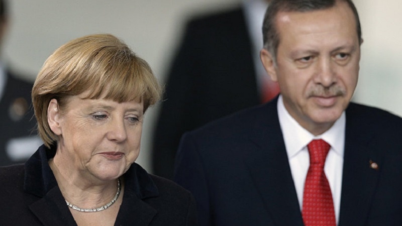 Merkel'den Erdoğan'a mülteciler konusunda çağrı 