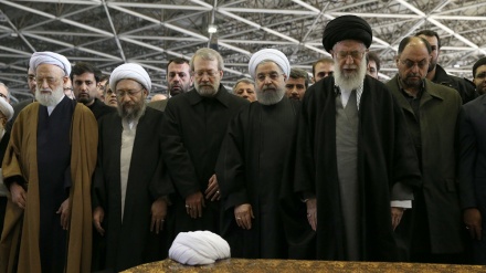 Líder supremo realizou orações pelo corpo do falecido aiatolá Rafsanjani
