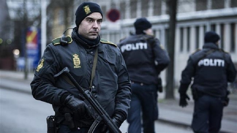A polícia dinamarquesa prendeu seis pessoas que tinham escalado mais cedo aos muros da embaixada iraniana em Copenhague, em um ataque que provocou  forte  protesto de Teerã.