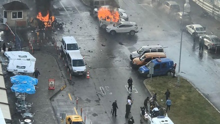Explosão de bomba mata dois perto de tribunal na cidade ocidental turca Izmir