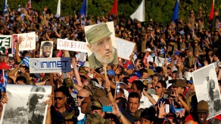 Cuba comemora 58 anos de revolução, com desfile em homenagem a Fidel Castro 