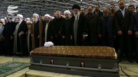 El Líder iraní encabeza rezo por el ayatolá Rafsanyani