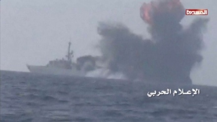 यमनी सेना ने सऊदी अरब के युद्धपोत को किया तबाह + वीडियो