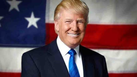 Trump alla Casa Bianca, firma primo decreto per smantellare Obamacare