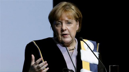 Servizi segreti tedeschi smentiscono Merkel: nessuna prova su ingerenza del Cremlino