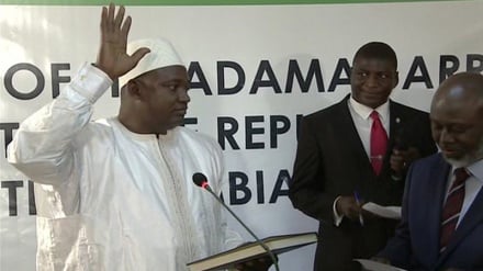 Rais mpya wa Gambia aapishwa; Jammeh ang'ang'ania madaraka