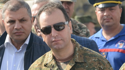 Armenischer Verteidigungsminister in Teheran eingetroffen