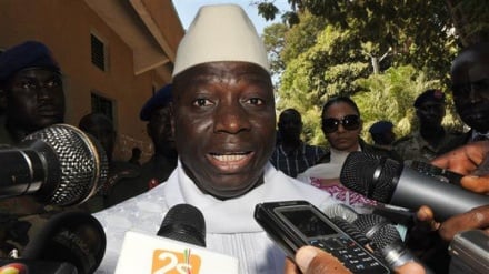 Bunge la Gambia lamuongezea Jammeh miezi 3, Nigeria yatuma manowari