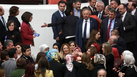 Ponovo tuča u turskom parlamentu