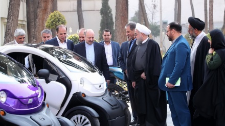 ローハーニー大統領、ナレッジベース企業3社の開発品を視察（動画）