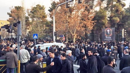 Pjesëmarrja e gjerë e qytetarëve iranianë në ceremoninë e varrit të Ajetullah Hashemi Rafsanxhani